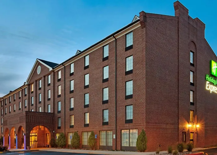 Pet Friendly hotel: Holiday Inn Express Harrisburg East By Ihg