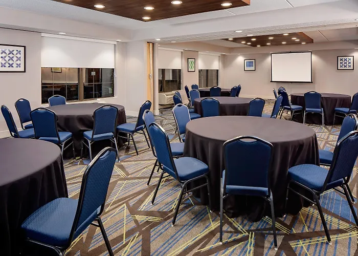 Pet Friendly hotel: Holiday Inn Express Harrisburg East By Ihg